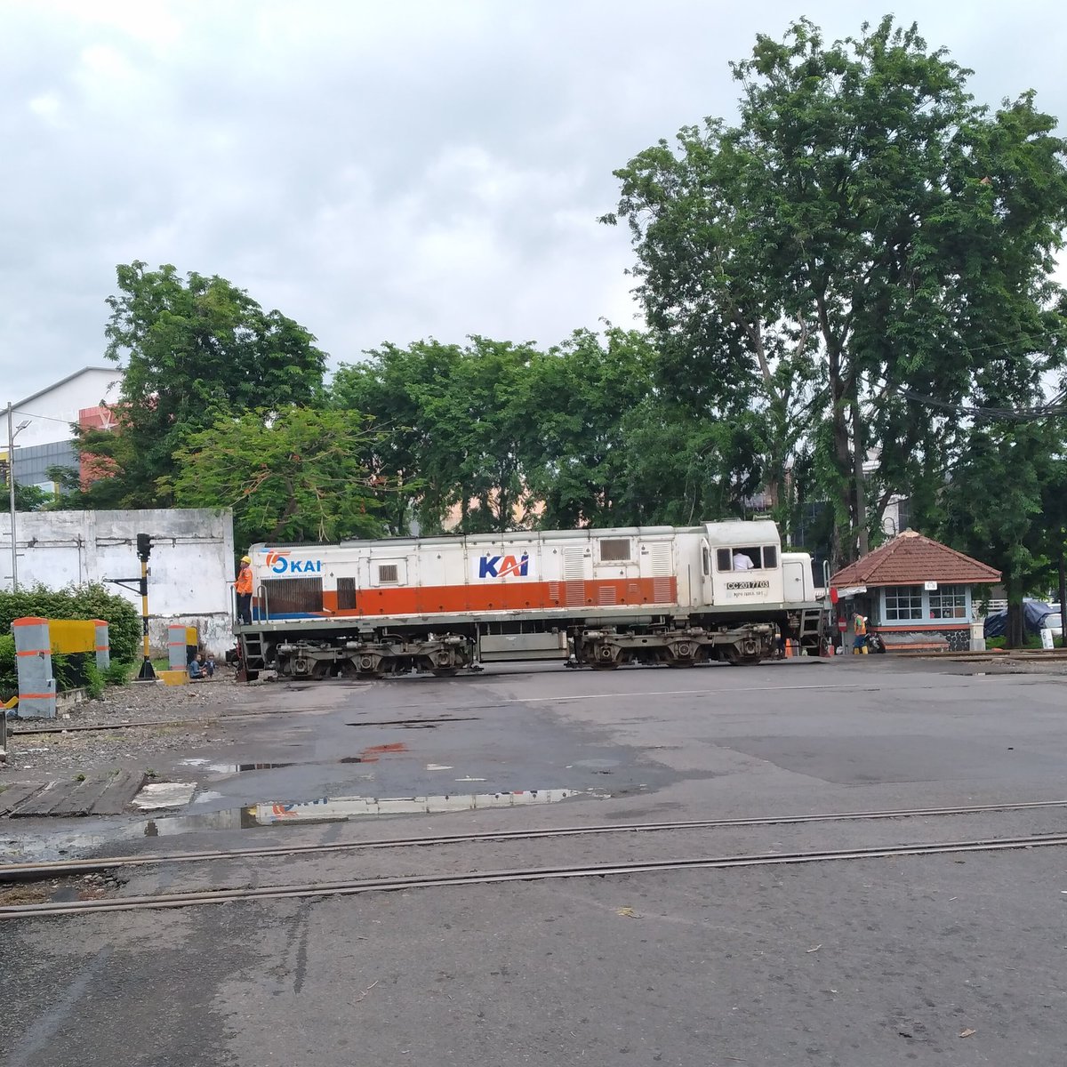 AnangRif_'s tweet photo. Semangat Pagi :) 💪
#fotosepur #locomotif #cc2017703 #langsir https://t.co/15fKTZVKiT