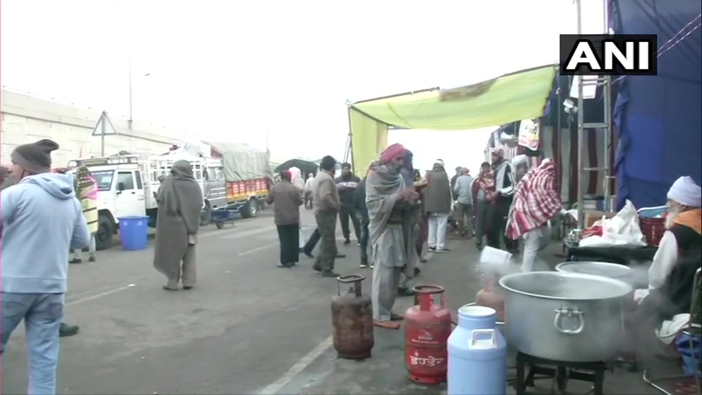 ndtv's tweet photo. Farmers' protest at Ghazipur enters 18th day. Farmers say they're facing difficulties in cold weather but will continue their fight. "There are lot of problems we've to face. But we are here to protest as we want justice," says 80-year old protester Ram Kali. (ANI) https://t.co/hteSxQJ26S