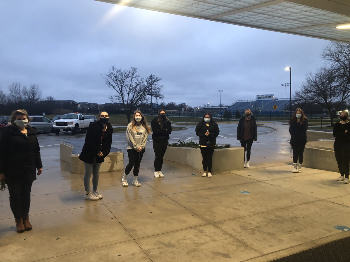 LZHSStudCo's tweet image. We are loving all of our donations we keep getting😍😍 special shout-out to colorguard team for making a huge appearance on friday!! @LZHSColorGuard we appreciate you 💙 @GalltKelley @D95SocialMedia @ErinDeLuga @LZHSBEARS