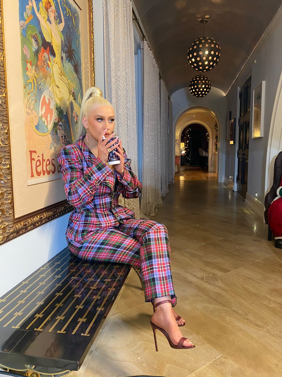 Tonight on <a href="/LateNightSeth/">Late Night with Seth Meyers</a> 💋