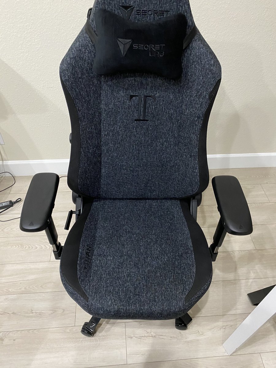 shopmobilepcs's tweet photo. Big Boys need big chairs. It was worth the wait. https://t.co/PrsQe4dHXa