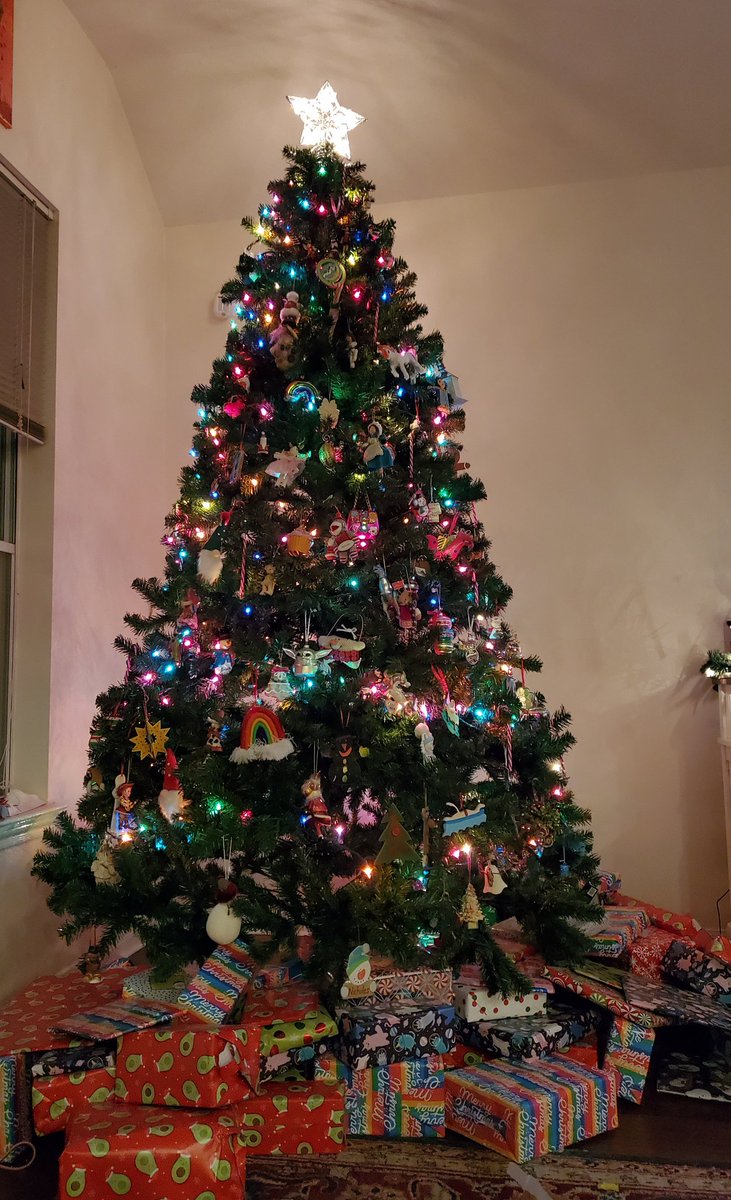 Martha_TX's tweet photo. @KateySagal Every single ornament has a story. From our first Christmas together,  an ornament for each child every year. We even had to buy a bigger tree this year. https://t.co/qu5i1hOYhs