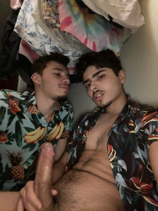 The way he looks at me 🥰 https://t.co/dUf0Ca1YxA