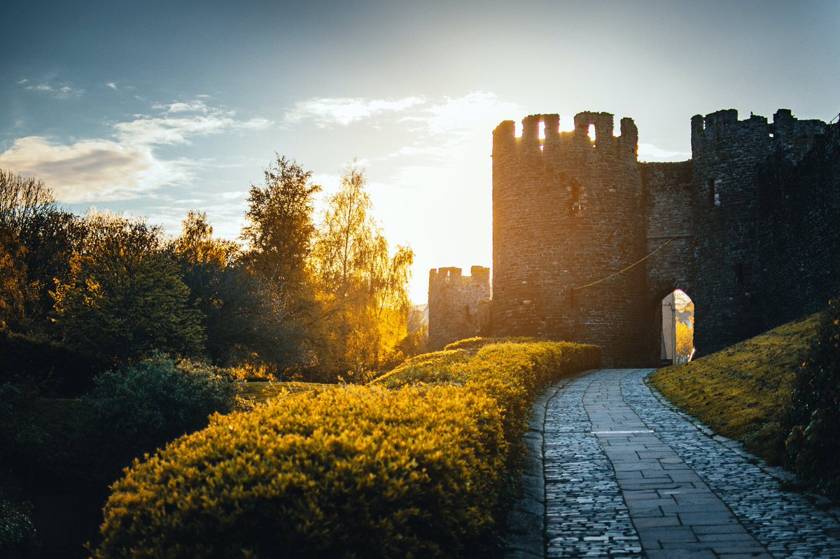 AdventuresDrea1's tweet photo. COMMENT YOUR FAVOURITE CASTLE 🏰 NAME 🤔🤔?
.
.
🔗https://t.co/8Y0BX36zLC
.
.
#TrendingNow #travel #picoftheday #beauty #beautiful #nature #Covid_19 #coronavirus #stayhome #StaySafe https://t.co/cqG80hjitr