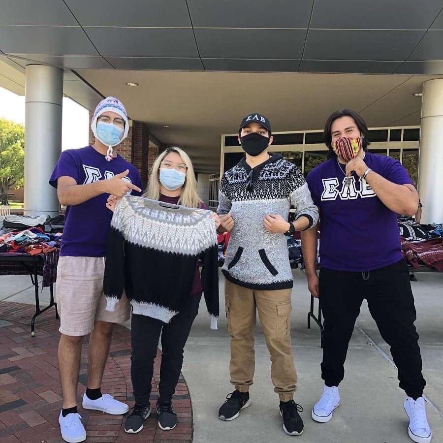 WichitaSigmas's tweet photo. Day 1: Community

Last semester, our syzters Jessica "BRIGHT" Tran and Jennifer "INCLINE" Dang supported @WichitaSLB in Manos Andinas where they sold handcrafted clothes and their proceeds went to the World Fair Trade Org. Shop local, support small businesses! #NAPAUnity @NAPAHQ https://t.co/IO1xzyDbGX