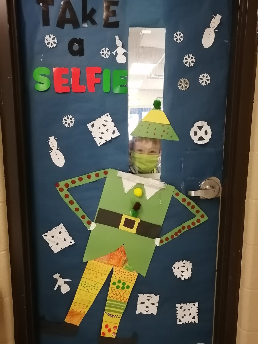 MrsDMMorris's tweet photo. @thestingersbuzz Come take a sELFie in room 115! #grade2 #doordecorating #covid2020 https://t.co/3tfdSo7FcH
