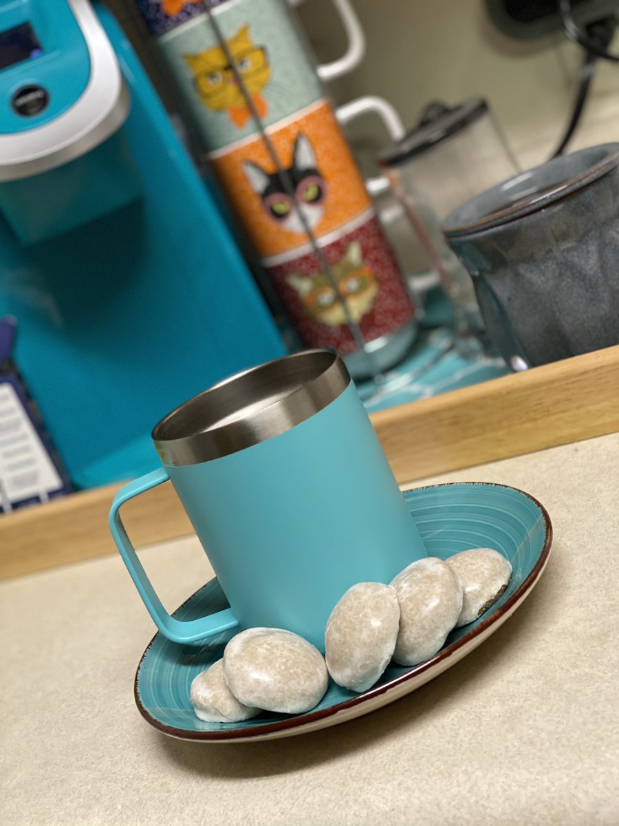 FittedMistress's tweet photo. Tis the season. #mulledwine #icedgingerbreadcookies #mulledwinetime🍷 @aldiusa #thebougiebudgetbite #itstheholidayseason. https://t.co/47GWCVzjbh