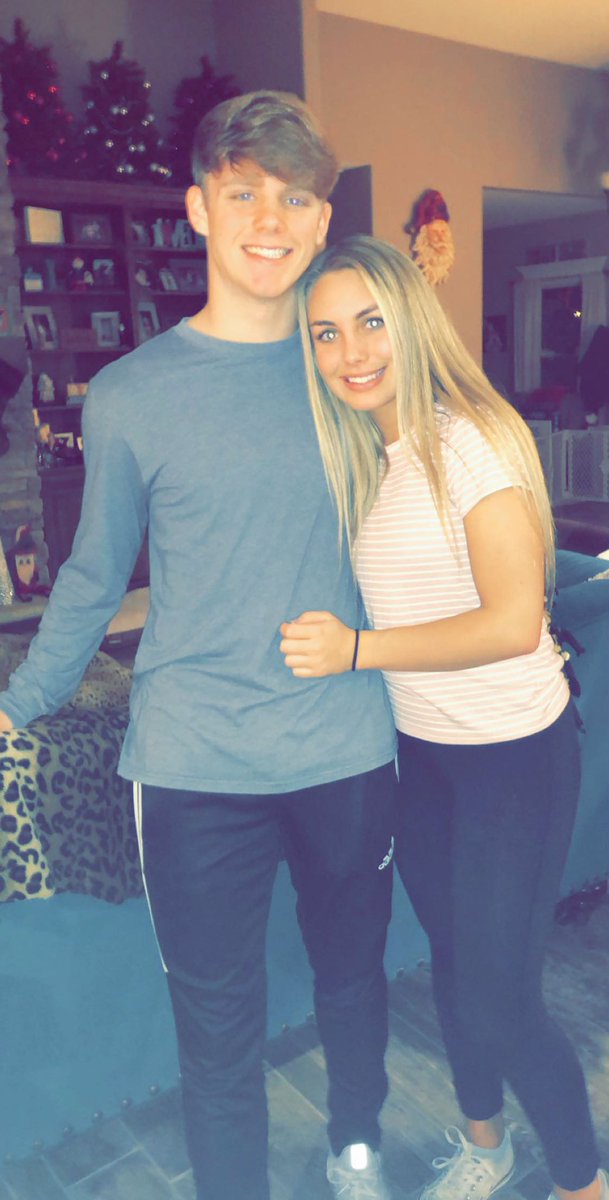 j_pack10's tweet photo. Happy 3 years with my best friend I love you🥰 https://t.co/Pba3cs0FTh