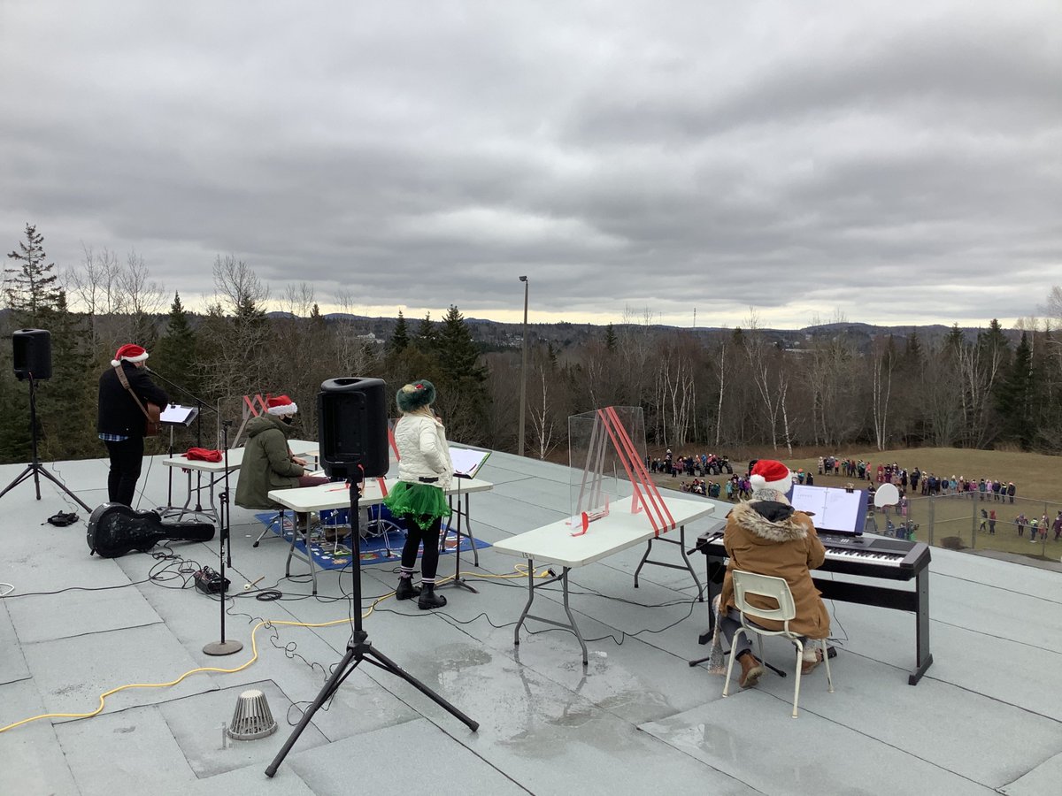 ASD_South's tweet photo. Check out this festive rooftop performance for the students at Lakefield Elementary, courtesy of their very talented staff!🎶⛄️ https://t.co/C9SxBPp9AN