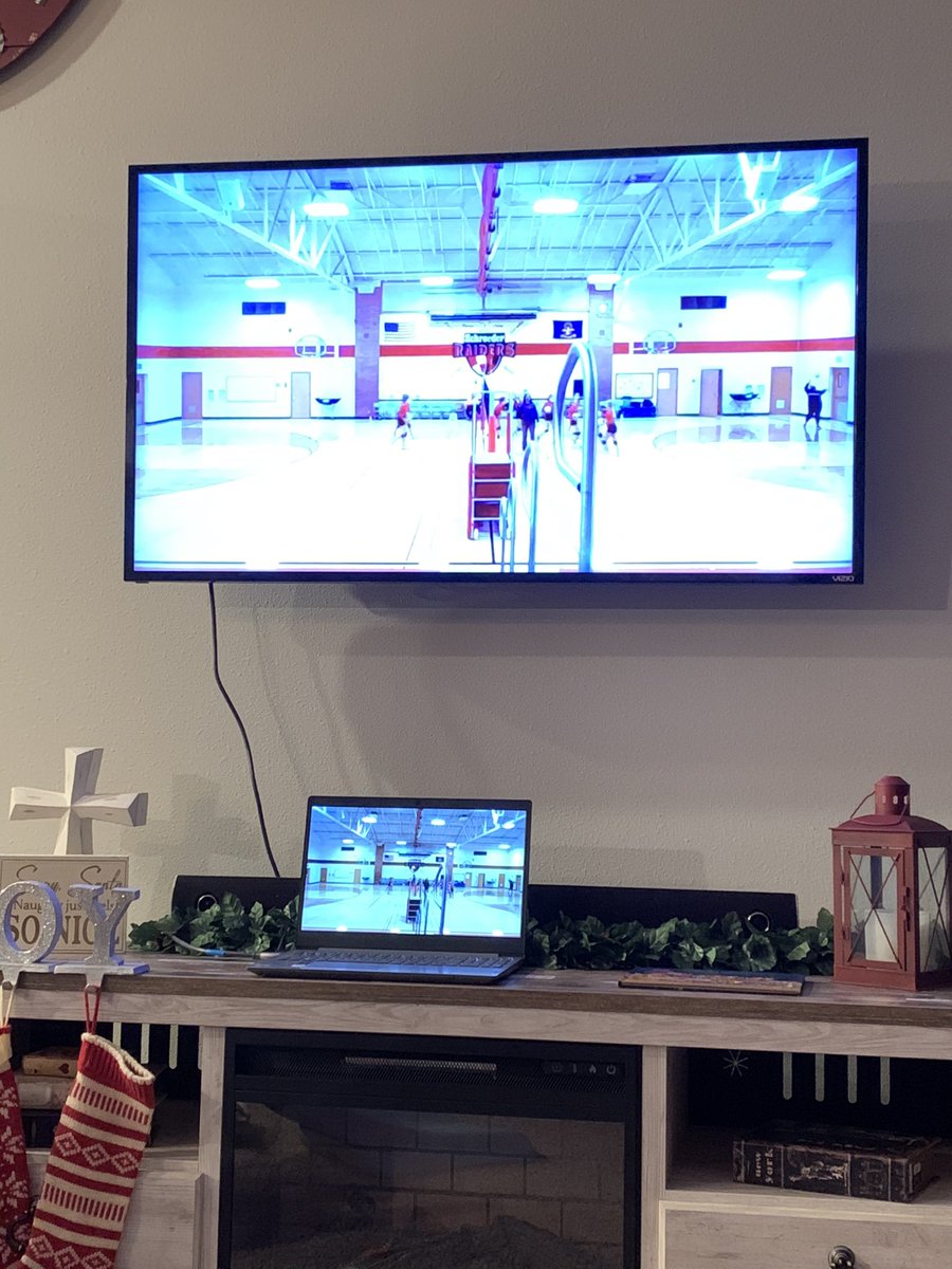 masters_PUwsoc's tweet photo. Live stream of youth sports!!! No fans, watching our kids play volleyball #Livestream #volleyball #fyp #family #fun #betterthennothing https://t.co/TafyQjtjLz
