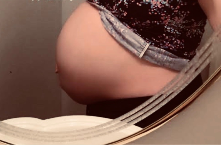 Christinajgree2's tweet photo. That my pregnant belly 23 weeks twin boys https://t.co/2biA5h94qf