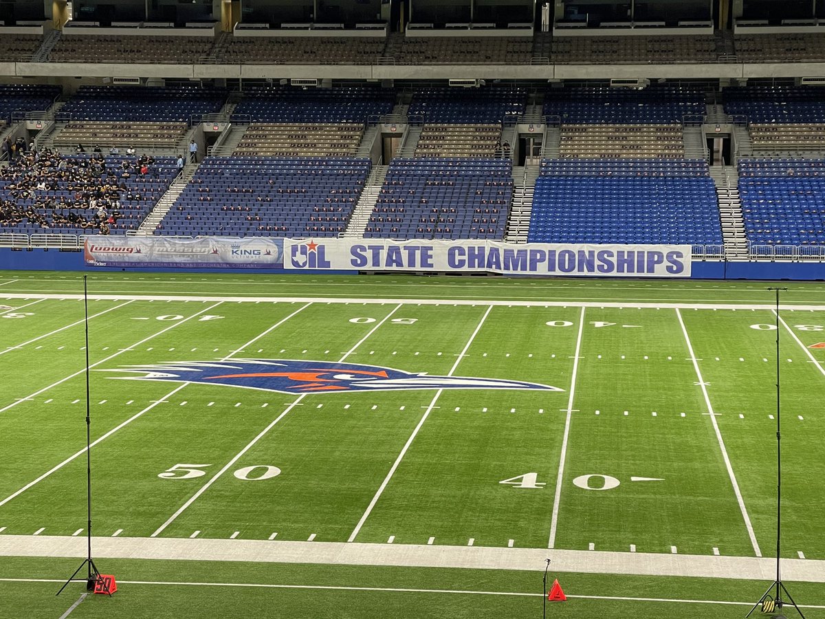 CallawayEricaA's tweet photo. Oh we BIG TIME now! #MOB #state2020 #drumline @b_jasso19 @hondoisd1 https://t.co/ICs6NAJVAk