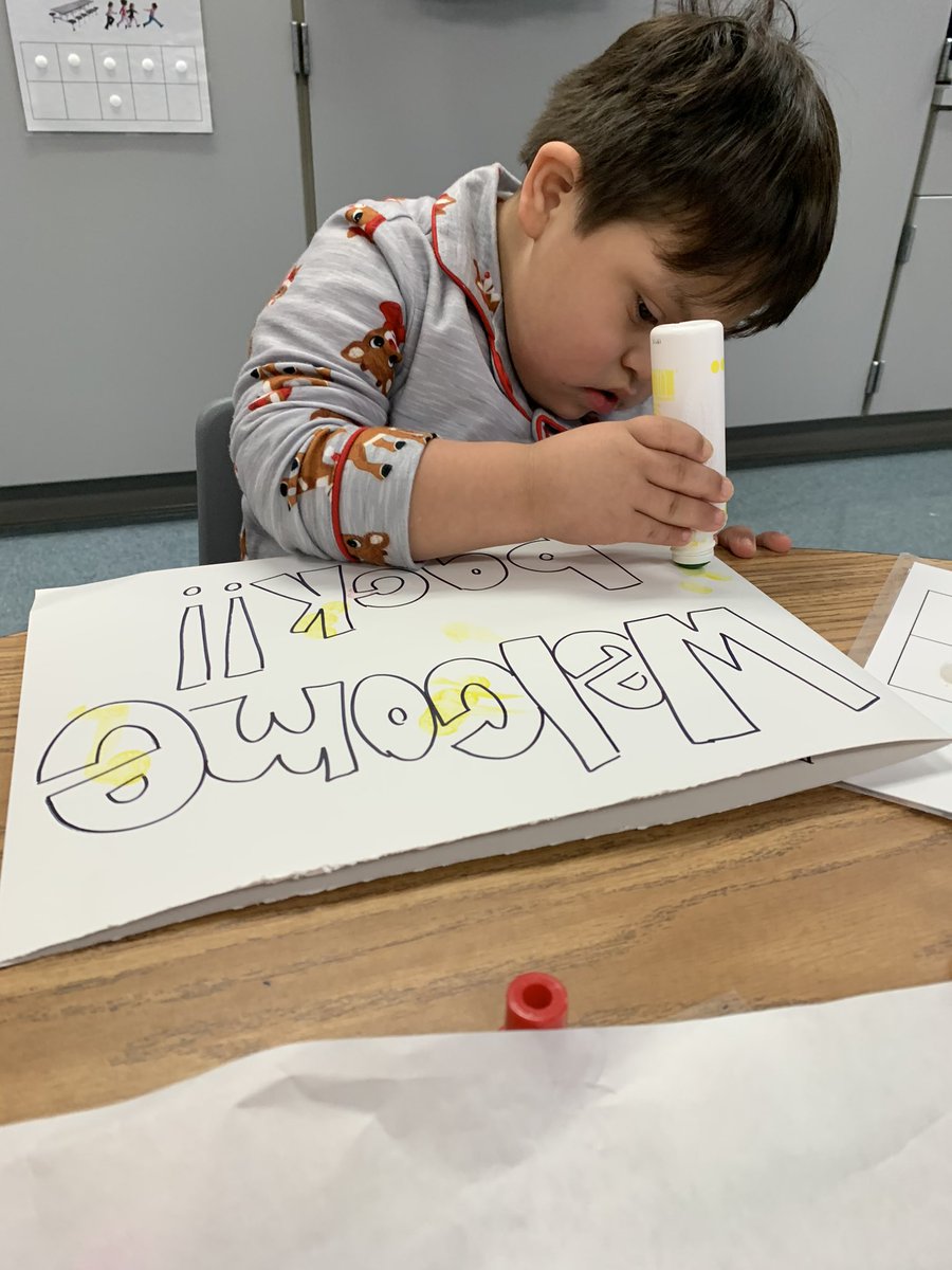 MsIrvin3's tweet photo. We couldn't wait to welcome  @KirkLeadLearner back to campus today! Tiny tigers with big cards and even bigger hearts! ❤️🥰 #kind #Independent #KirkRoar #kirkadventure2021 https://t.co/Z2pVPoT9hv