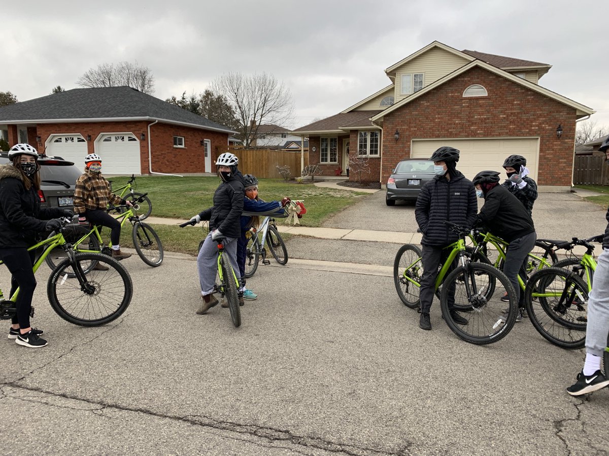 JeffDeProsperis's tweet photo. #RecFitLead today ⁦@SJCEagles⁩ went out into the cold for an #ActiveBlock — while they were out they delivered some important gifts from #Santa — #PE outside https://t.co/WP5hggDKXv
