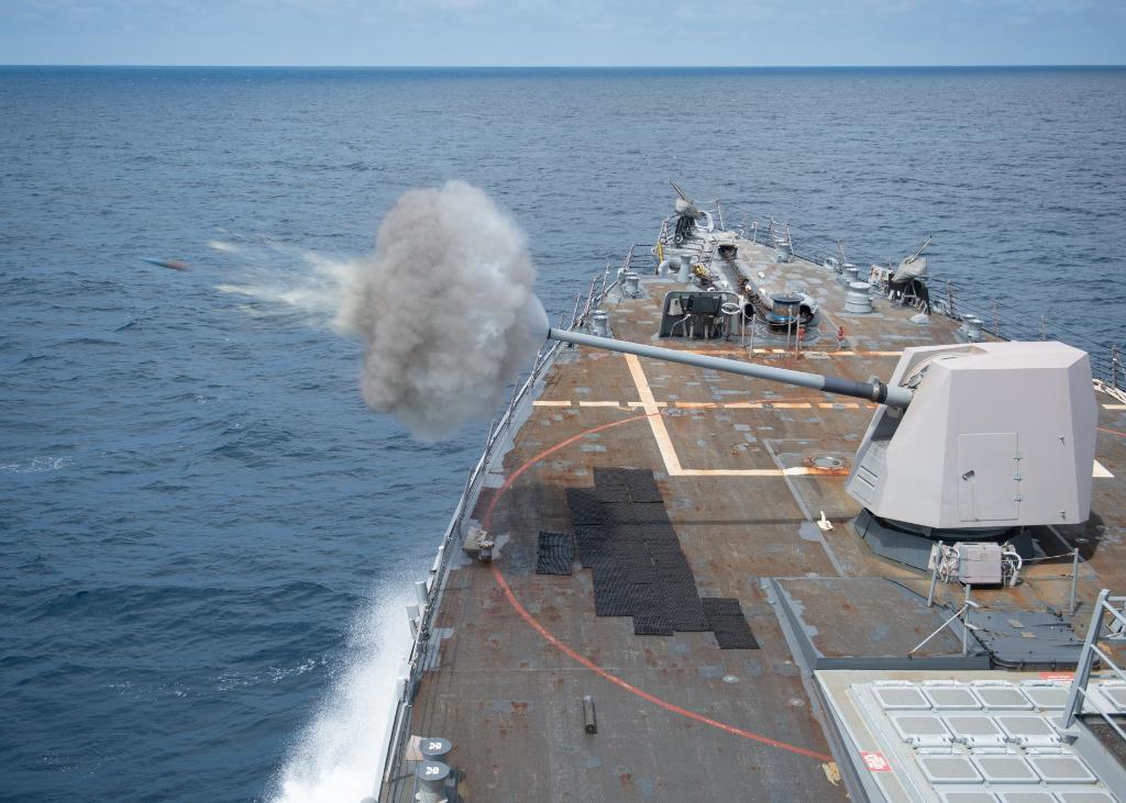 USNavy's tweet photo. @USNavy photos of the day: #USSWilliamPLawrence live-fire, @USMC marksmanship training aboard #USSMakinIsland, @TeamMisawa #FltOps, and #NMCB3 pave a road on Tinian @USPacificFleet. ⬇️ info & download ⬇️: https://t.co/LbbEMqrPDQ https://t.co/FDEUiLeqsb