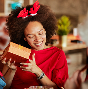 ACAM_Au's tweet photo. What are the best cosmetic treatments and procedures to give as gifts? The ‘dos’ and ‘don’ts’ when it comes to asking for and gifting aesthetic procedures and treatments: https://t.co/sI1R6IK15Z #bestcosmetictreatments #CosmeticGifts #CosmeticProcedureGifts https://t.co/kz3oAyzTKz