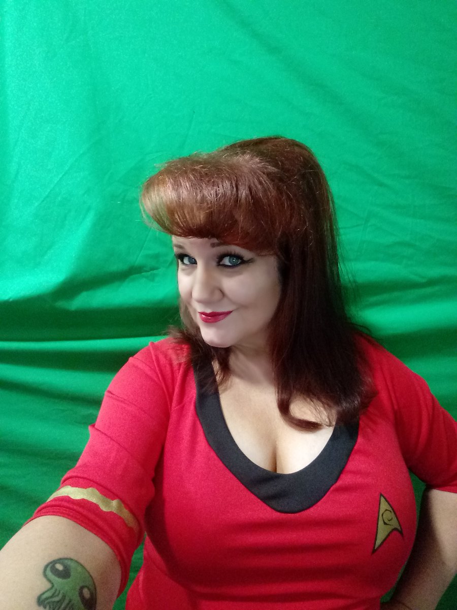 1000 follower cosplay stream. Beam onto my bridge and lets make it sew.

#streamer #twitch #startrek #cosplay #redskirt