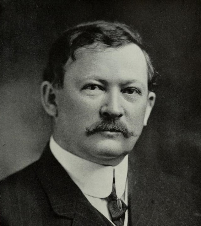 The head of the US Public Health Service was sent back to DC and replaced with Dr Rupert Blue, who took a different approach. He hired Chinese assistants, and actually talked to people in Chinatown (with the aid of an interpreter). (7/21)