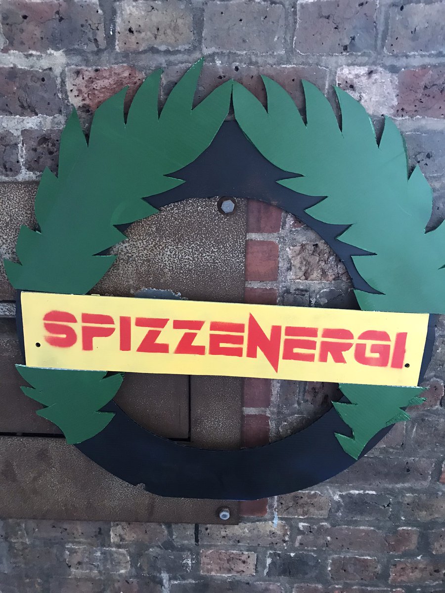 spizzenergi's tweet photo. #SpizzFM Weds 4:30pm on #Resonance 104.4fm in #London & https://t.co/dCIUsGmbpw #ChristmasSpecial chart stories, previous guests & their Christmas releases & #Thanks to band #spizzenergi management @youroldman #TeamEnergi & #OrderOfSandM @digidiane @lucadreenalize @AlanGalaxy https://t.co/45S7mu8apf