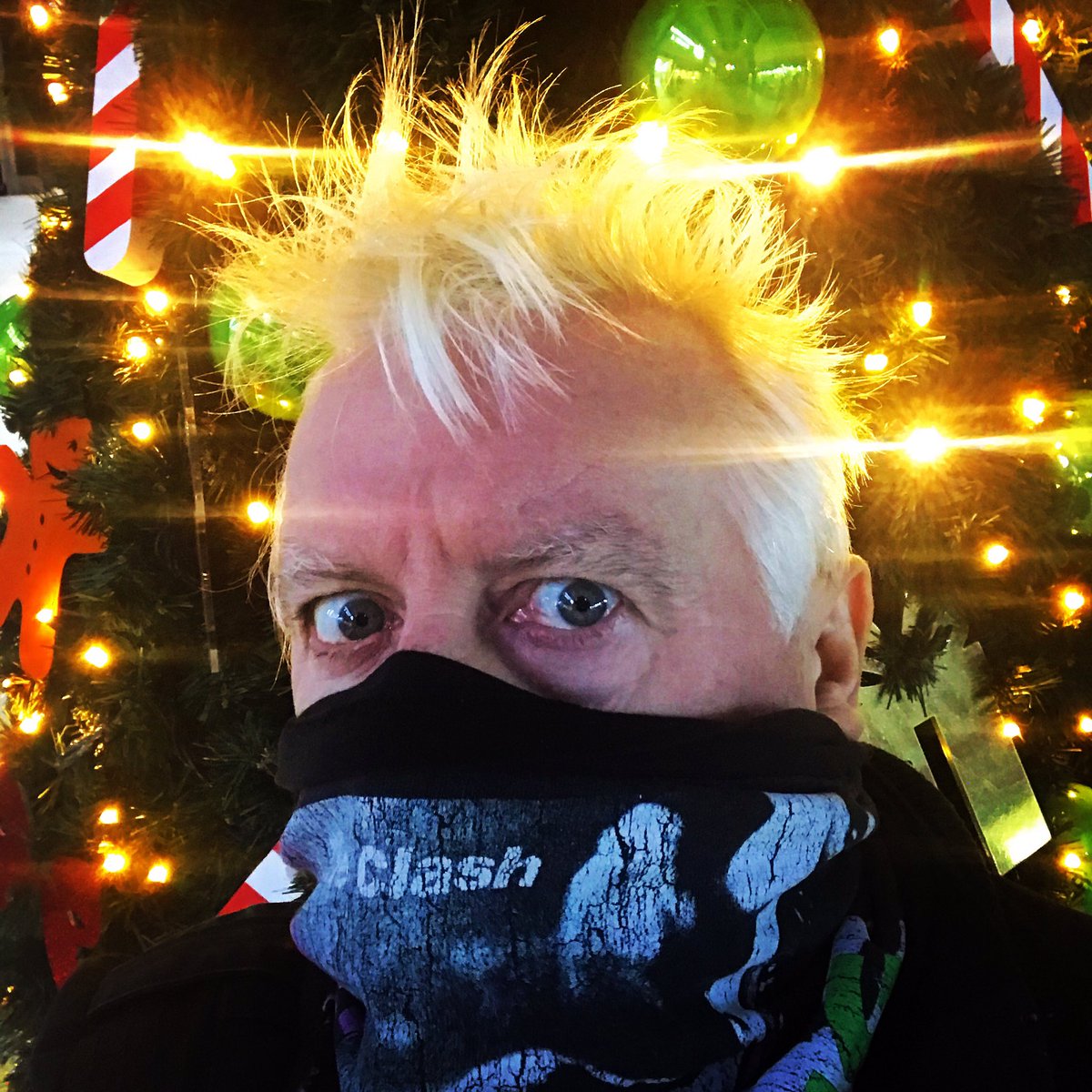 spizzenergi's tweet photo. #SpizzFM Weds 4:30pm on #Resonance 104.4fm in #London & https://t.co/dCIUsGmbpw #ChristmasSpecial chart stories, previous guests & their Christmas releases & #Thanks to band #spizzenergi management @youroldman #TeamEnergi & #OrderOfSandM @digidiane @lucadreenalize @AlanGalaxy https://t.co/45S7mu8apf