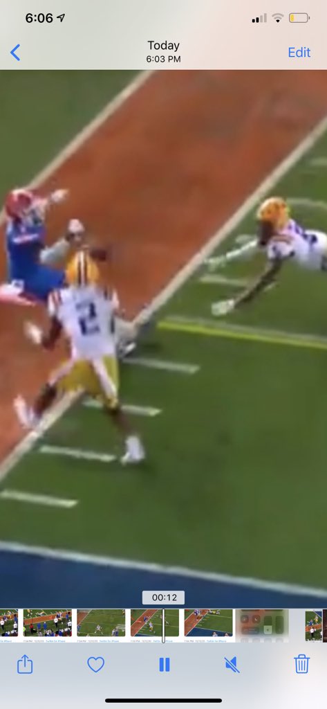 sphgohogs's tweet photo. @JayMeadors I think the ball bounced off his head before his left foot hit the ground.. but agree officiating has been bad.. https://t.co/bmCZII81jK