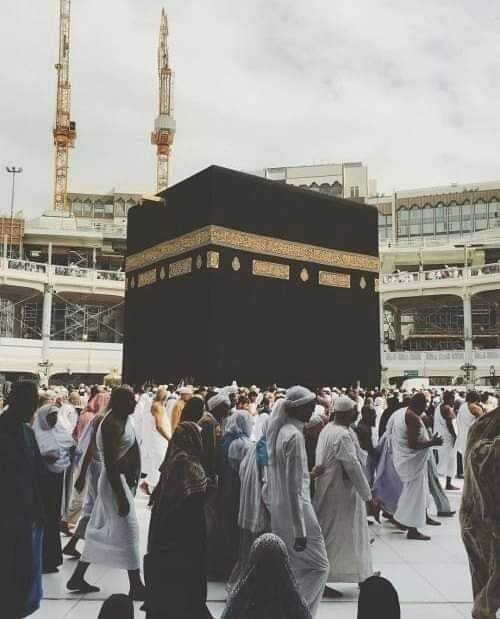 muhammadimran96's tweet photo. السلام علیکم
صبح بخیر
وہ رب آپ کی سوچ سےبھی زیادہ رحیم ہےآپ سمندرکےپانی کےبرابر گناہوں میں بھیگ جاؤ توساری دنیاآپ سےمنہ موڑلےگی
مگروہ ندامت کےایک آنسوکےبدلےآپ کوپاک کردےگا
يَاأَيُّهَا الْإِنسَانُ مَاغَرَّكَ بِرَبِّكَ الْكَرِيمِ
اےانسان تجھےاپنےرب کریم سےکس چیزنےبہکایا
#its_ https://t.co/nUxdX3Hq0y