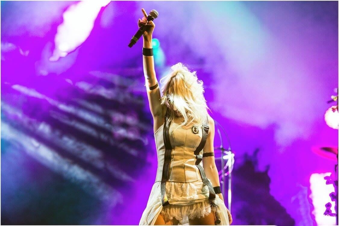 anais_noir's tweet photo. You can’t download the experience of a live show, am I right? 🎵#missingconcerts
PH Luca Prospero
•
#missinglivemusic #gothic #anaisnoir #gothicartist #gothicgirl #goth #gothgirls #steampunk #steampunkstyle #steampunkmusic #gothicsinger #gothicmusician #gothicmusician https://t.co/PN3y72rje1