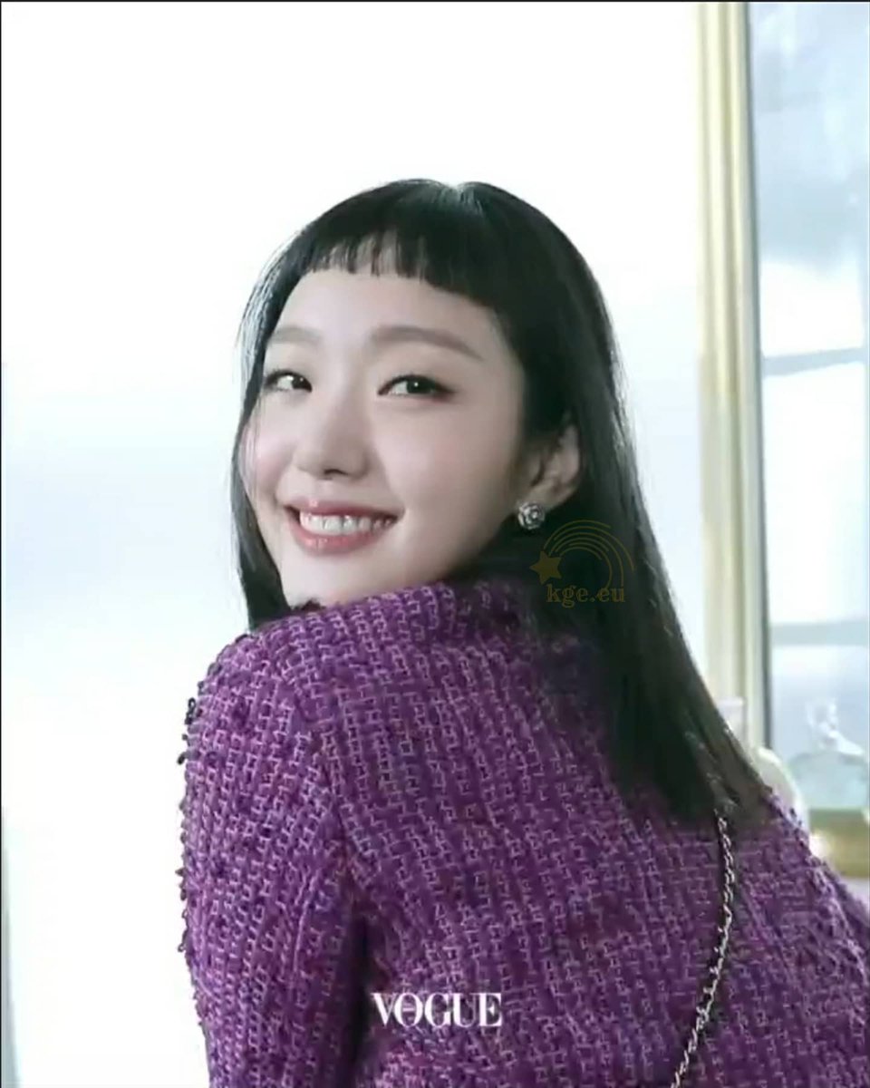 kimgoeuneu's tweet photo. Kim Go Eun dressed in Chanel for the festive season 🌲🎉 

@ggonekim
@voguekorea
@ChanelOfficial

#kimgoeun #김고은 #金高銀 #คิมโกอึน #キムゴウン
#CHANELFineJewelry #CHANELWatches #CameliaCollection #COCOCRUSH
#J12 #CHANELPremiere #TheKingEternalMonarch #Goblin #untact #arjenia https://t.co/bOGQHYjVUq