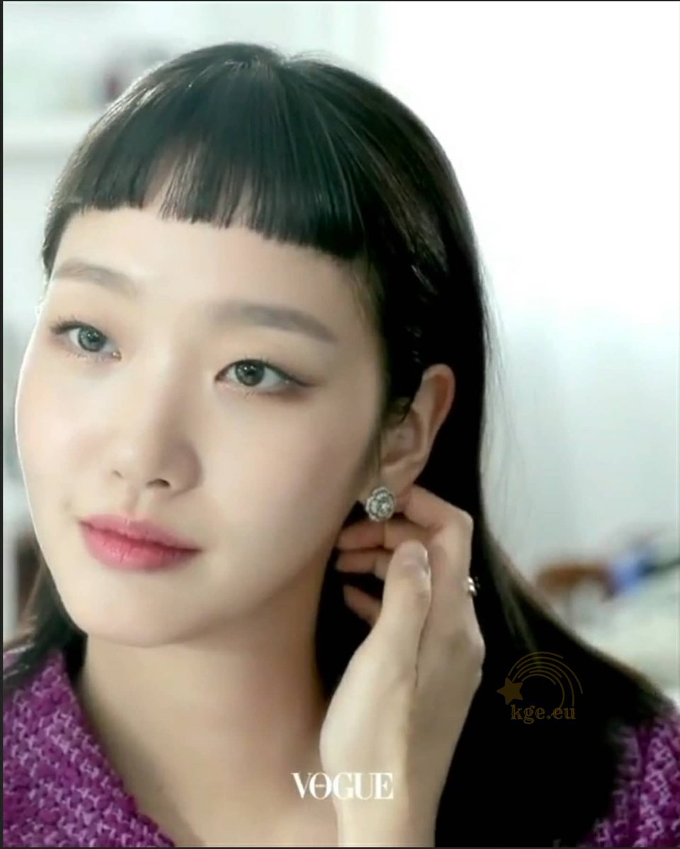 kimgoeuneu's tweet photo. Kim Go Eun dressed in Chanel for the festive season 🌲🎉 

@ggonekim
@voguekorea
@ChanelOfficial

#kimgoeun #김고은 #金高銀 #คิมโกอึน #キムゴウン
#CHANELFineJewelry #CHANELWatches #CameliaCollection #COCOCRUSH
#J12 #CHANELPremiere #TheKingEternalMonarch #Goblin #untact #arjenia https://t.co/bOGQHYjVUq