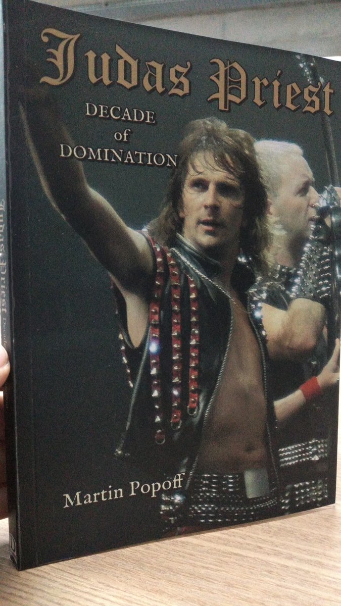 Judas Priest: 'Decade Of Domination'. Comprei hoje e já li um pouco. Uma das minhas bandas preferidas. Martin Popoff fez um recorte de 10 anos. (1974 - 1984). Judas Priest forjou o heavy Metal. #judaspriest #livro #book #martinpopoff