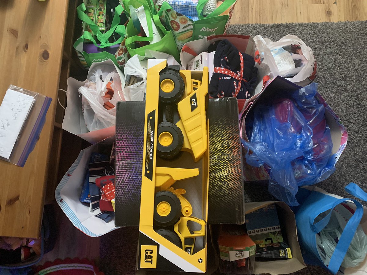 Jennife43563008's tweet photo. People are amazing! From collecting breakfast foods at the age of 7 to collecting for @adsumforwomen this year, the generous people in our lives make this possible. I want to send out a huge Thank you 🙏 from our house to yours. #actsofkindness #changemaker  #proudmom https://t.co/YcsISqkc4u