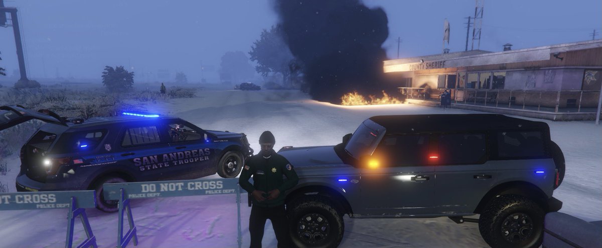 TBond_5M's tweet photo. @SAHP_ERP and BCSO on traffic control for an active fire 🔥 🚒🚓 https://t.co/MsFw5utAXi
