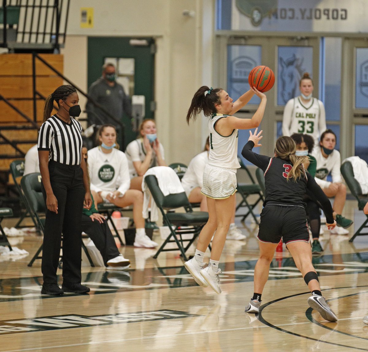 ABBEY ELLIS AGAIN!!

The sophomore hits a go-ahead shot with 1.2 seconds left to make it <a href="/CPMustangs/">Cal Poly Mustangs</a> 57, SCU 56!! #RideHigh