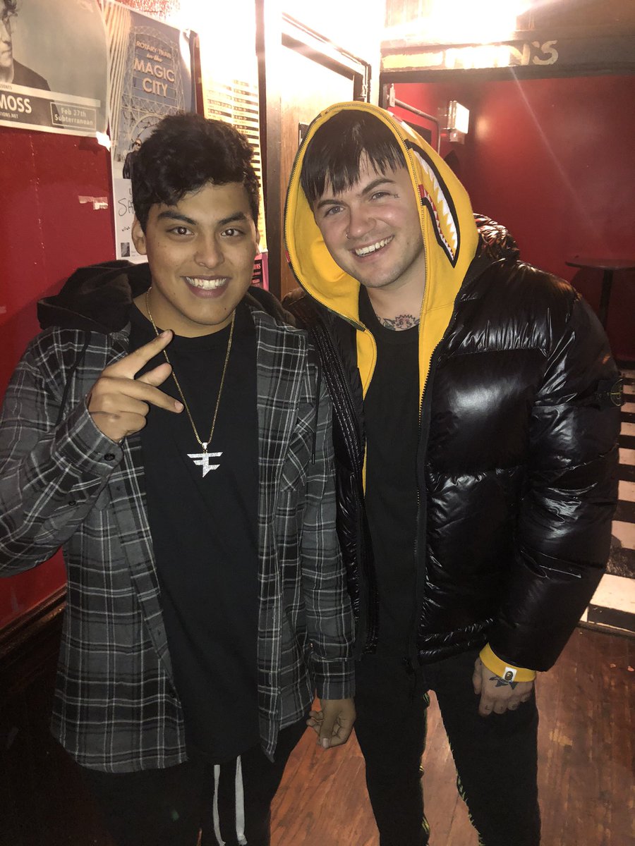 DevineDaymian's tweet photo. 1 year ago today I went to my first ever concert. I had a blast at the adventures of @oliverxfrancis #burnout #Cloudboys https://t.co/XmnXksCMyf