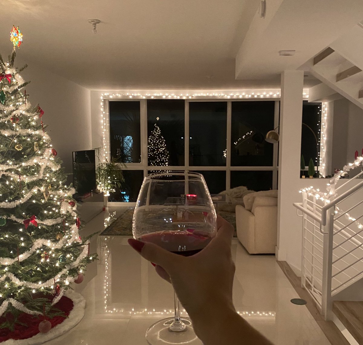 loookatmeimkiad's tweet photo. tis the season 🎁✨🎄 https://t.co/Bt8KNa9QP9