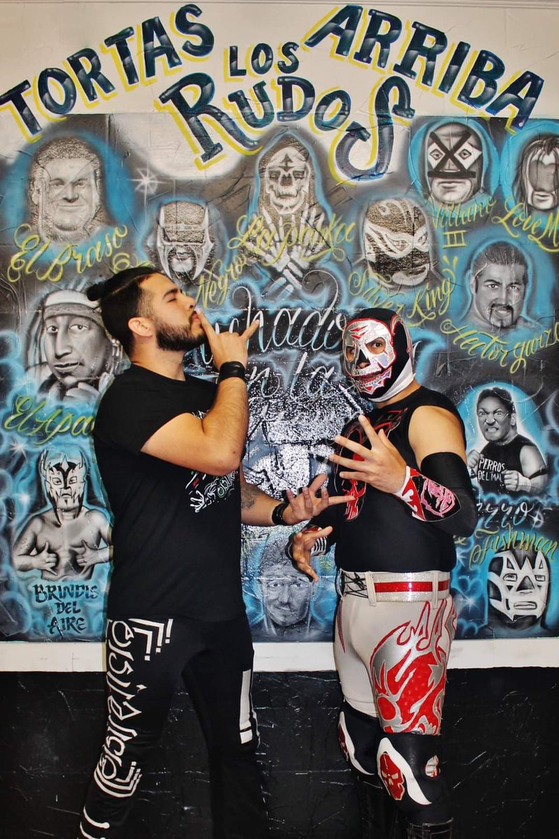 ElSilencioLucha's tweet photo. Muerte Infernal y el Silencio en Tortas "Arriba Los Rubos" Antes y después de dejar en silencio a los hocicones de Los Camachos.. 🔥
📸: Andy Laudano
#elsilencio #muerteinfernal #luchalibremexicana #luchamexicana #luchadores #cmll #aaa #wwe #aew #cabron #ecw #martinezent https://t.co/SWgojzncQQ