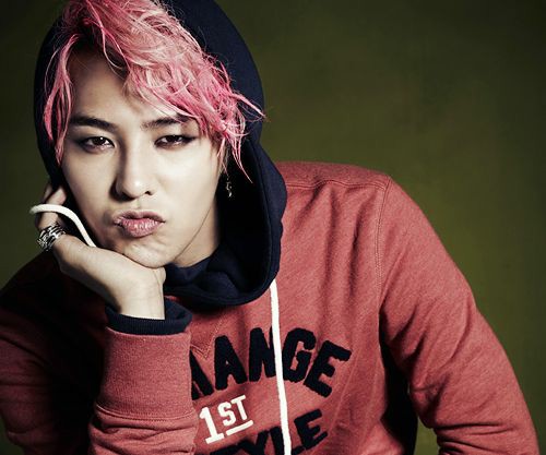 G-dragon makes this pouty duck face ; a thread