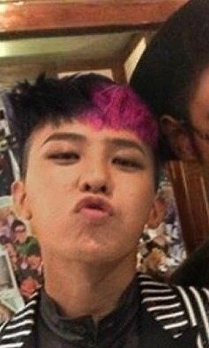 G-dragon makes this pouty duck face ; a thread