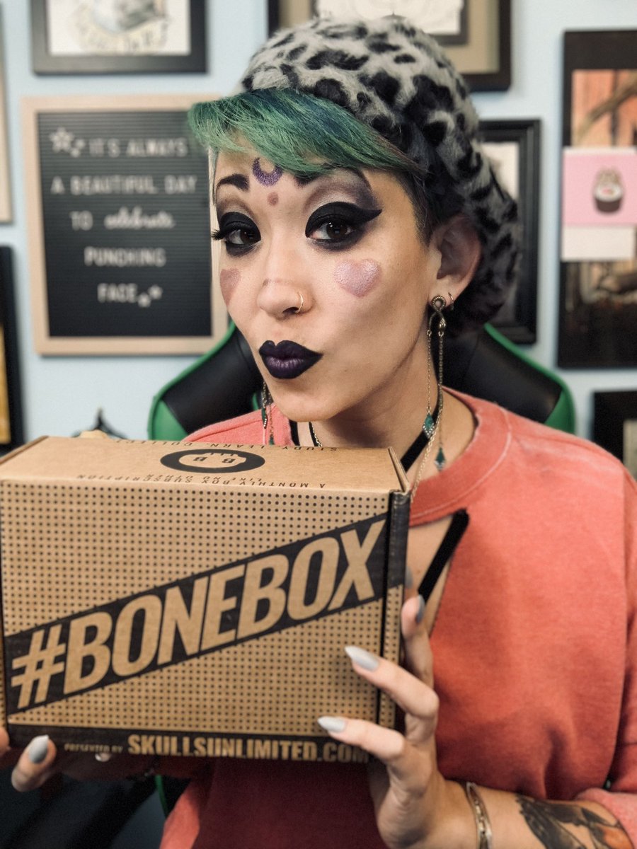 RocketteFox's tweet photo. Join me as we start the week off with a #BoneBox unboxing before heading back to the mines! 💀 https://t.co/bZ7r0MJn08 #streaming https://t.co/x6WGC6tCrs