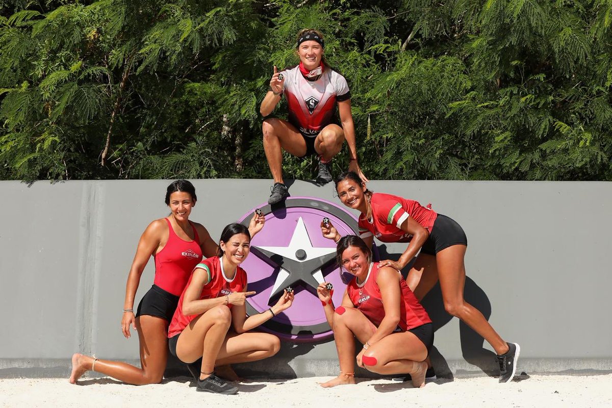 ExatlonMx's tweet photo. Un lindo detalle del tío Exatlón para ustedes... @matialvarezs @analago95 @jaz_rugby @karmelacorrea @ZudikeyR 😎 #FortalezaOlímpica https://t.co/gku5TXHfkm