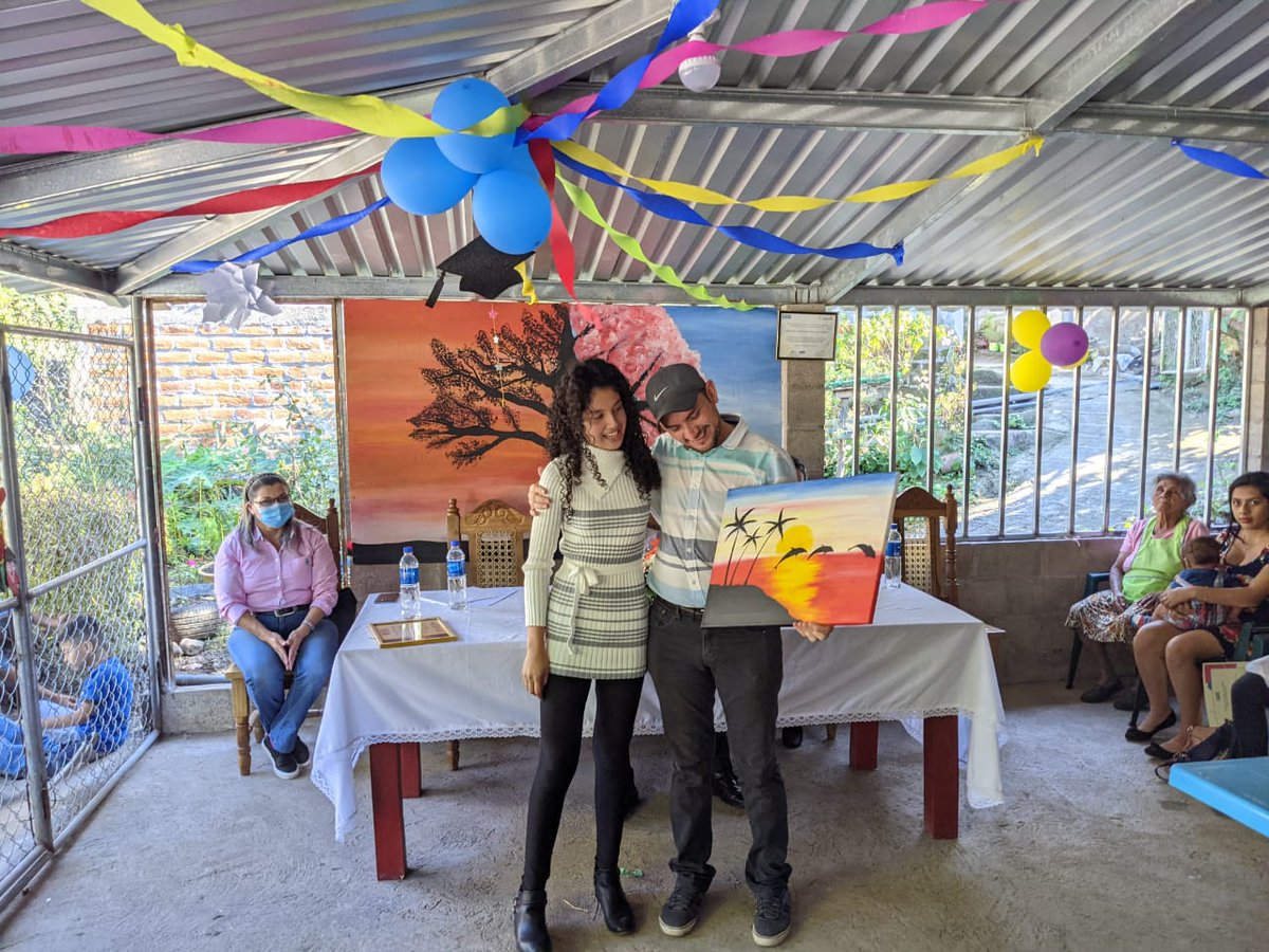 AntonioSPoca's tweet photo. Presidente @nayibbukele esto es lo que una niña ha logrado cambiar en su comunidad. Con la ayuda de los padres de familia y poquísimos recursos; ha hecho más que el diputado Reyes en prevención de violencia en Cabañas. https://t.co/dmeEv2jMjs