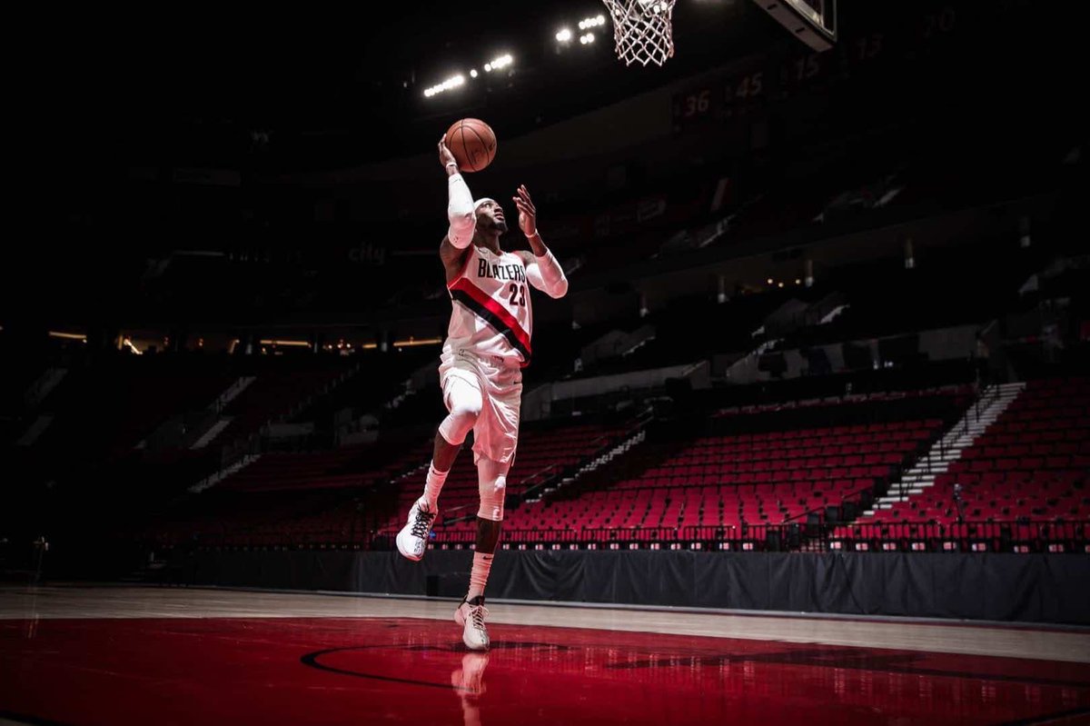 Holla_At_Rob33's tweet photo. Man time has flown by so crazy. I’m walking into my 8th year in the NBA and My journey has been nothing short of amazing. Now I’m walking in a new decade of life today, and I can truly tell you I’m excited for this new chapter. Man time is going. Ya boy is the big dirty 30!!! https://t.co/nGUqiv7ERD