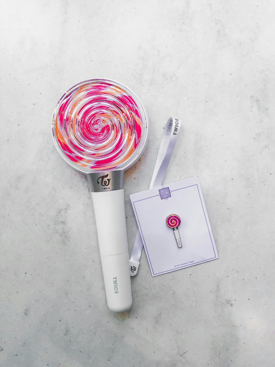 DakruoM_twt's tweet photo. 📸 • #EWYN’s 𝘂𝗽𝗱𝗮𝘁𝗲.
¡Nunca había visto un lightstick así de hermoso! Ahora podré animar a todo pulmón mientras coreo TT. Gracias a las chicas de @CINNAW9RLD, espero poder darles ánimos en sus siguientes presentaciones.
#𝗦𝗪𝗘𝗘𝗧CANDYBONG #WEGET𝗦𝗛𝗜𝗡𝗬 https://t.co/p78w8PQf84