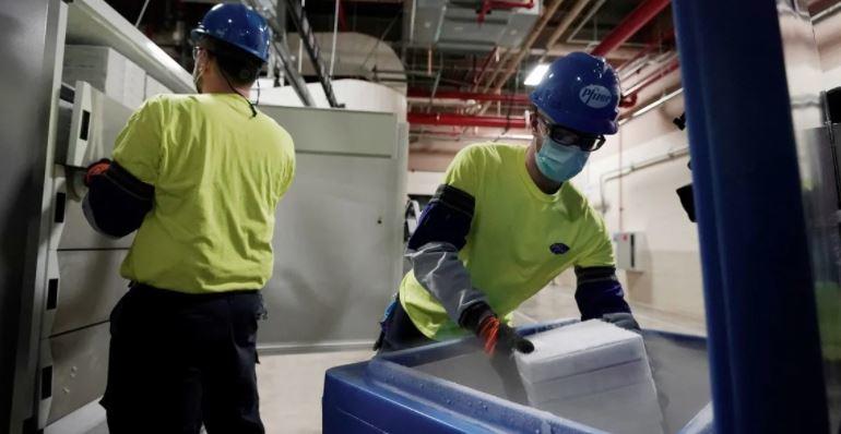 telediariomty's tweet photo. Vacuna contra el #Covid19 de Pfizer, a punto de salir de EU hacia #México. https://t.co/gHIbxhnYHA https://t.co/4mAJZeIJGQ