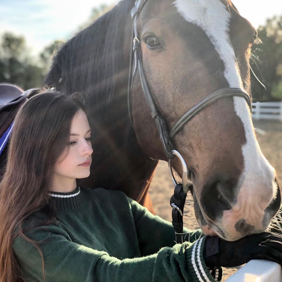(📷) #mackenziefoy จาก instagram ค่ะ🐎🤍