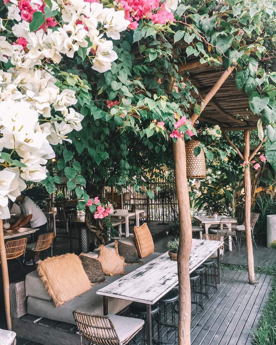 MyBaliLiving's tweet image. #OpenSafe mybaliliving.com/2020/07/06/ide… Ideas to design outdoor dining with biophilic cafe design and open safe your cafe