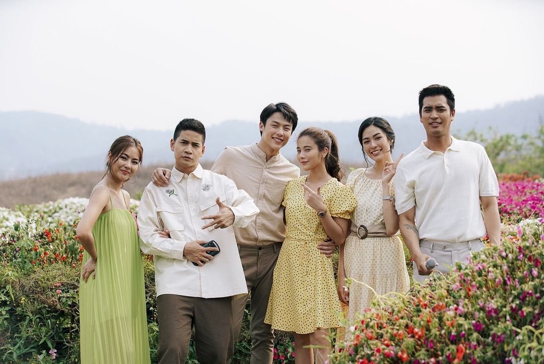 Markpprin's tweet photo. จับมือกันมาจนถึงตอนสุดท้ายแล้วนะ
#ตราบฟ้ามีตะวัน 💕 The last episode tonight!! Don’t miss. #ตราบฟ้ามีตะวันตอนจบ https://t.co/KPov62NRzQ