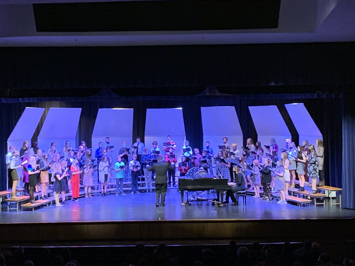 Aurora Middle School Music Department “setting the stage” for a GREAT WEEK OF MUSIC!!  Bravo everyone!!!! The high school is up next tomorrow night. #aurorahuskies #greatperformance #futureisbright #MerryChristmas