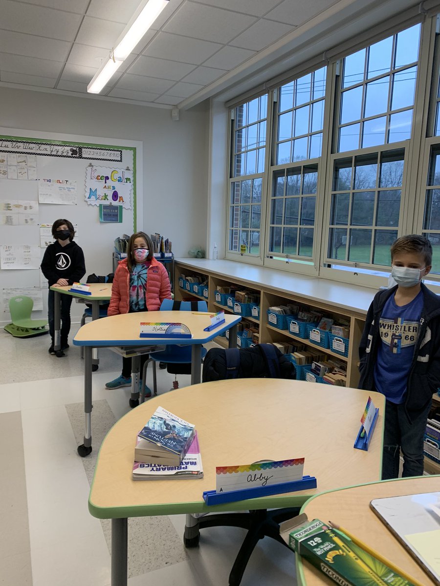 scooperga4's tweet photo. Exploring mixed numbers by counting fourths around the circle. #greenacrespride https://t.co/sukok4CvR7
