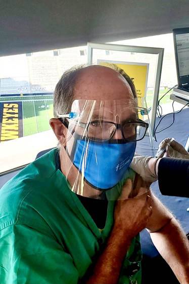HaroldWimmer's tweet photo. Thank you Dr. Thomas Gross @uihealthcare and @LungAssociation volunteer for sharing your picture today getting one of the first #COVID19 Vaccines and for being a Vaccine Ambassador.  https://t.co/oH4lOdspDE https://t.co/axuMzopo8H